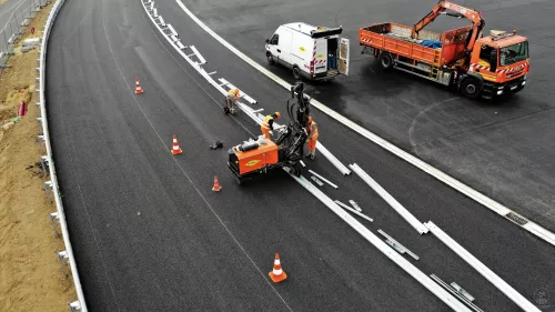 Speed ring circuit, installation of metal barriers