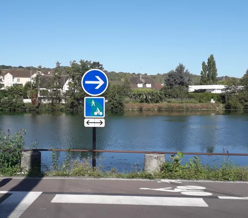 Dv cycle lane route signing panel