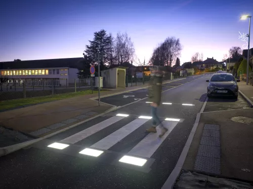 signalisation horizontale dynamique, Marquage lumineux interactif Flowell, passage piéton lumineux