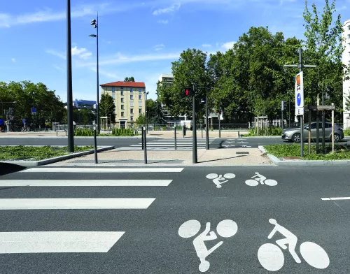 Marquage urbain traversée piétonne et cycliste