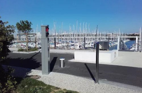 Systèmes de pilotage et équipements de contrôle d'accès