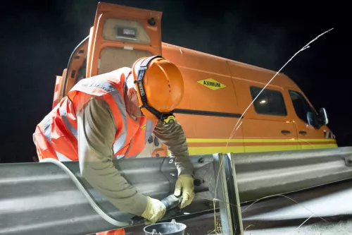 Pose de glissières et barrières de sécurité  